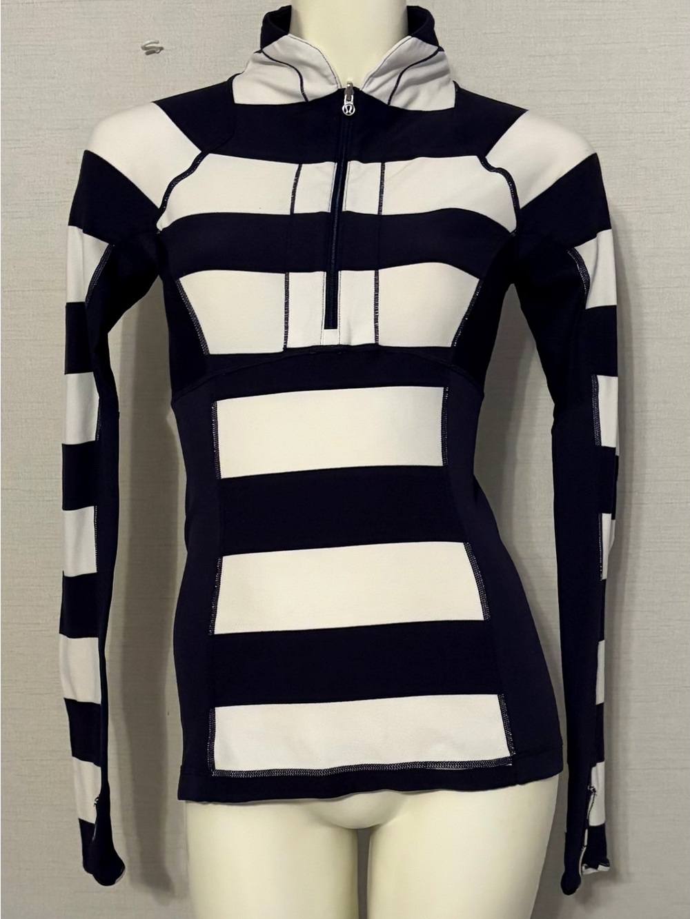 Size 4 lululemon athletica Striped 1/4-Zip Long Sleeve Reversible Top - Picture 5 of 8